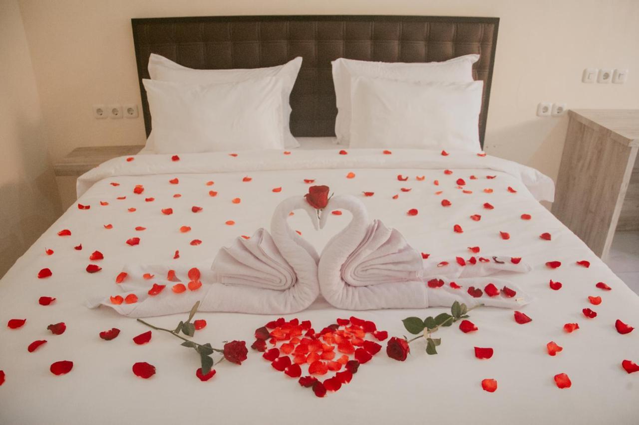 The Laviana Hotel โลวินา ภายนอก รูปภาพ
